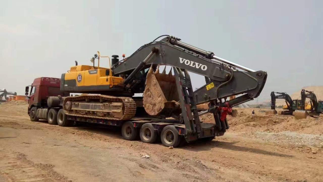 工程機(jī)械運(yùn)輸物流.jpg 工程機(jī)械運(yùn)輸物流.jpg